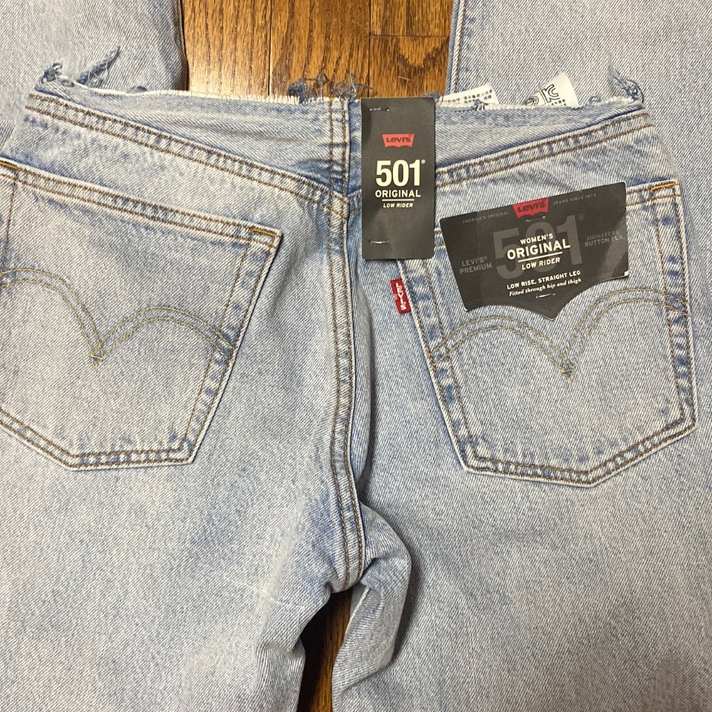 Levi premium 501 25 x 26 button fly low rise